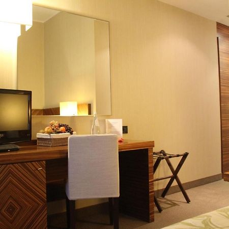 โรงแรมเอ็มเอช ปิอาเชนซา ฟิเอรา เปียเชนซา ภายนอก รูปภาพ